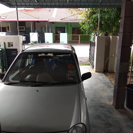 Homestay Amsyarah Seri Iskandar Luaran gambar