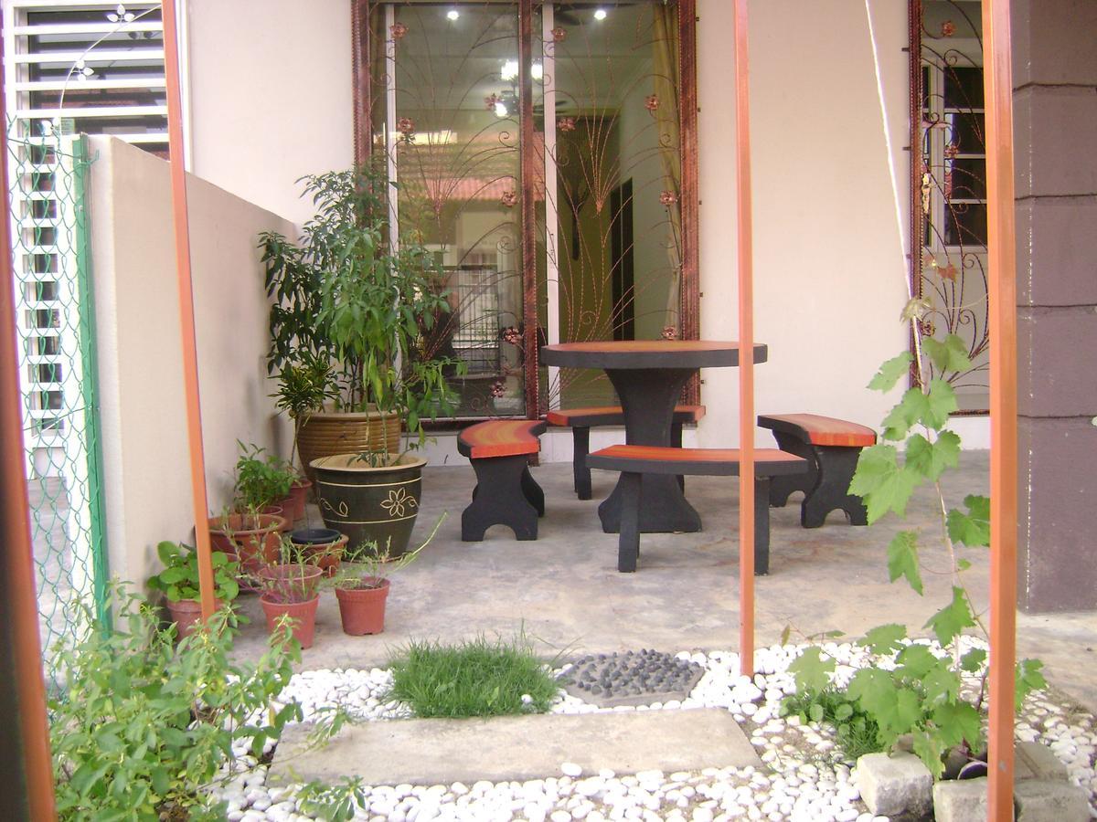 Homestay Amsyarah Seri Iskandar Luaran gambar