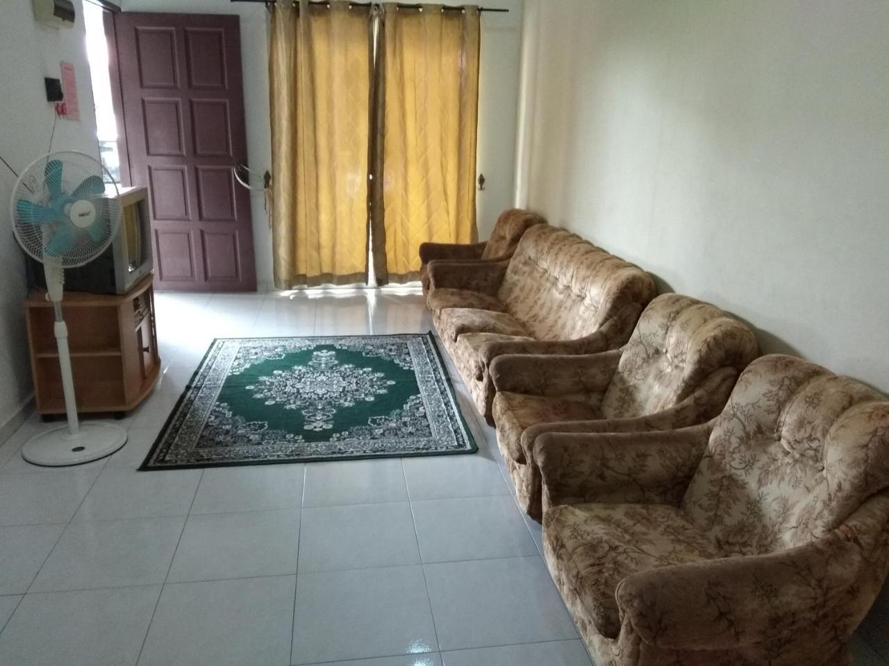 Homestay Amsyarah Seri Iskandar Luaran gambar